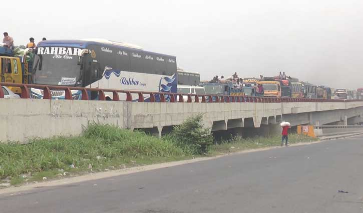 যমুনা সেতু দিয়ে ২০ ঘণ্টায় ৩০ হাজার যানবাহন পারাপার