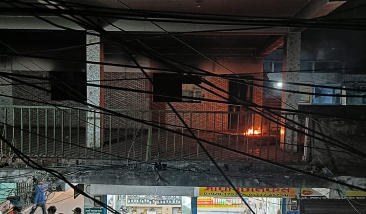 খুলনা আ.লীগ কার্যালয়ের তালা খুলল বিকেলে, রাতে ভাঙচুর-অগ্নিসংযোগ