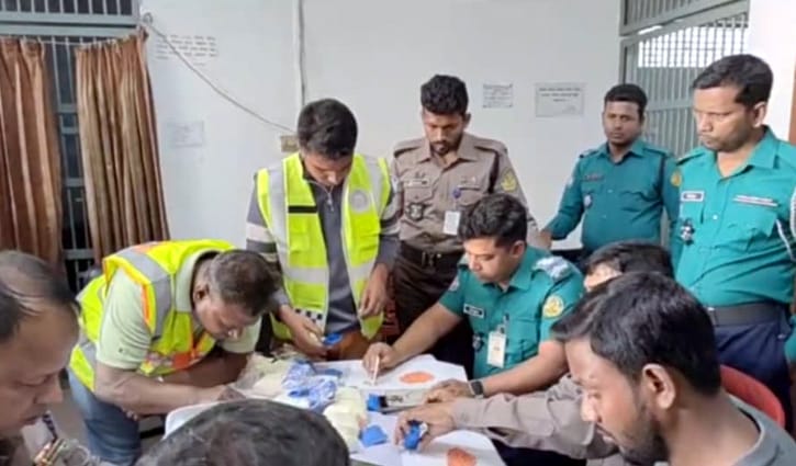 খুলনায় যাত্রীবাহী বাস থেকে ২৮ হাজার পিস ইয়াবা উদ্ধার, আটক ১