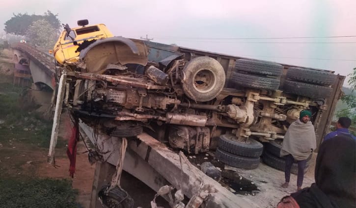 কুষ্টিয়া–মেহেরপুর সড়কে যান চলাচল বন্ধ, ভোগান্তি