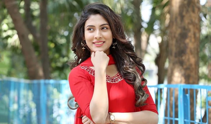 সমালোচনার মাঝে মুখ খুললেন মেহজাবীন চৌধুরী