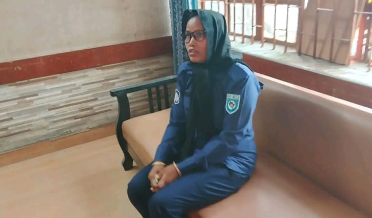 লালমনিরহাটে পুলিশের পোশাকে নারী আটক