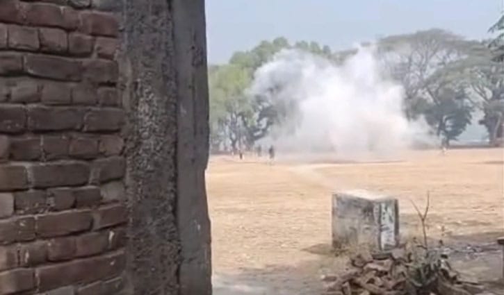 মুন্সীগঞ্জে ভোটকেন্দ্রের বাইরে একাধিক ককটেল বিস্ফোরণ