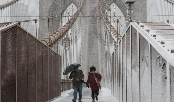 ভয়াবহ তুষারঝড়ে থমকে গেছে নিউ ইয়র্ক, ঝুঁকিতে ৫ কোটি মানুষ