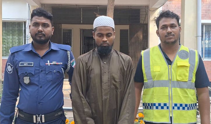 নড়াইলে নারীর নামে ভুয়া ফেসবুক আইডি খুলে প্রতারণা, গ্রেপ্তার ১