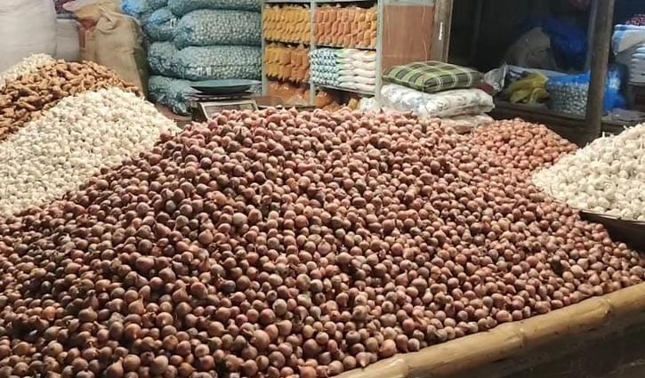 হিলির বাজারে বেড়েছে পেঁয়াজ-রসুনের দাম