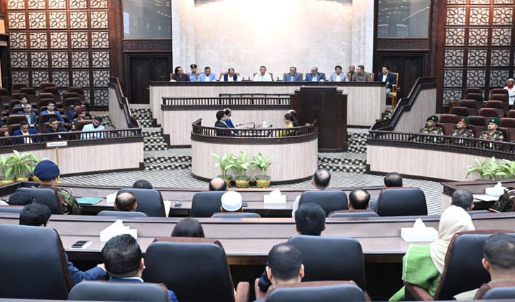 ছুটির দিনেও অফিসে প্রধানমন্ত্রী