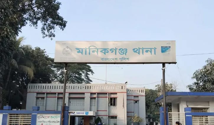 টাকা না পেয়ে গায়ে পেট্রল ঢেলে আগুন, বাঁচাতে গিয়ে দগ্ধ মা-বাবা