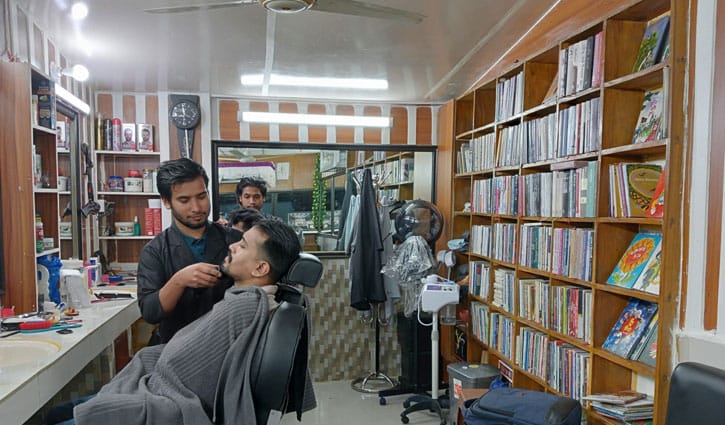 কাঁচির শব্দে কবিতার ছন্দ: প্রদীপ প্রোজ্জ্বলের অনন্য জীবনকাব্য