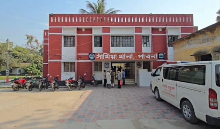 চাকা খুলে প্রাণ গেল অটোচালকের, আহত ২