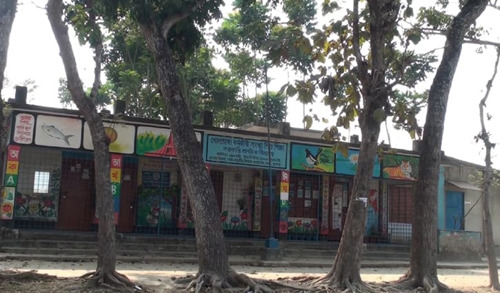 যশোরে শহীদ দিবসেও জাতীয় পতাকা উড়ায়নি কিছু শিক্ষাপ্রতিষ্ঠান