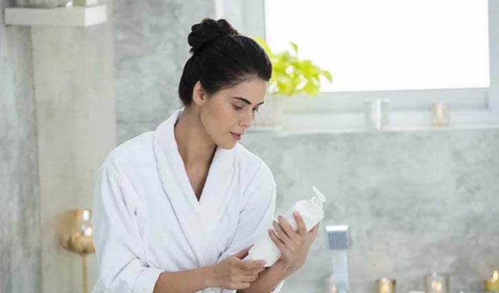 শ্যাম্পুর দোষ নাকি ভিটামিনের অভাবে চুল পড়ছে?