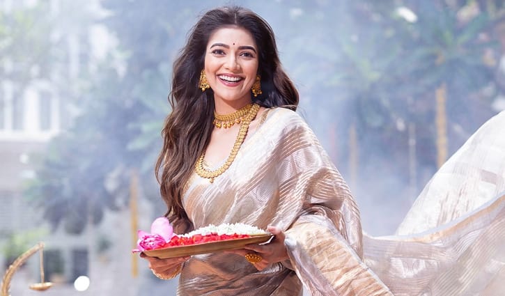 বাংলাদেশের মানুষ অতিথিকে মাথায় করে রাখেন: সুস্মিতা