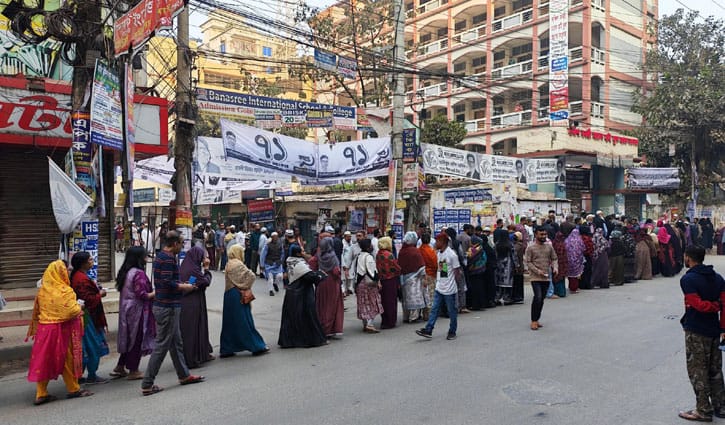 সারা দেশে খুলে গেল ভোটকেন্দ্রের দরজা