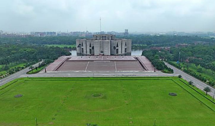 ঐতিহ্য ভেঙে সংসদে শপথ, চলছে শেষ মুহূর্তের প্রস্তুতি