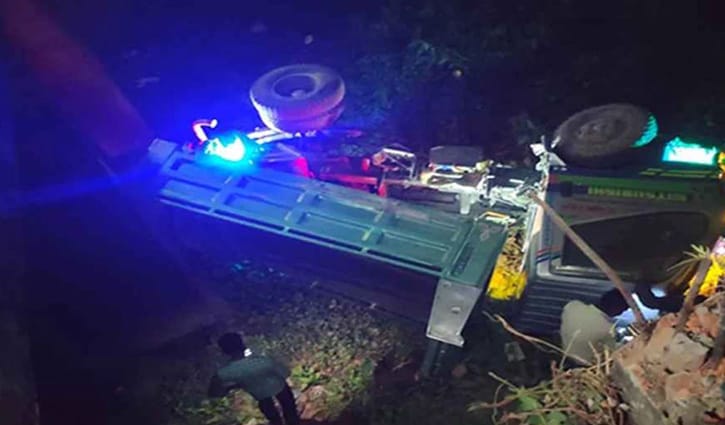 চকরিয়ায় ট্রাকের ধাক্কায় মোটরসাইকেল আরোহী বাবা-ছেলে নিহত