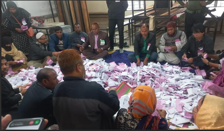 চলছে ভোট গণনা, ফলাফলের অপেক্ষায় দেশ