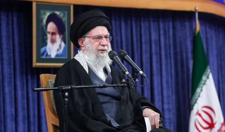 বিক্ষোভে হাজার হাজার মানুষ নিহতের কথা স্বীকার খামেনির