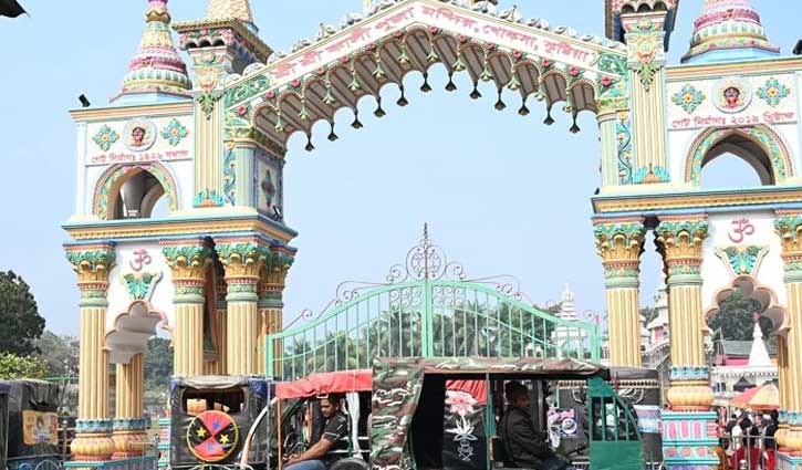 মেলার অনুমতি মেলেনি, গেট তালাবদ্ধ রেখে কালী পূজা