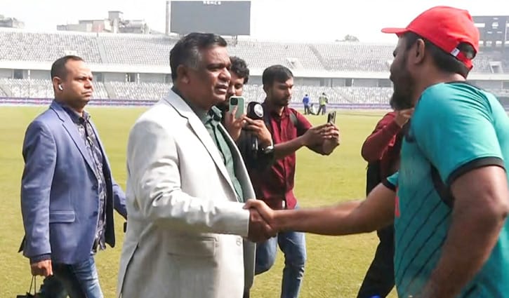 মিরপুরে দাঁড়িয়ে আমিনুলের প্রশ্ন, ‘আমাকে কী দেখে মনে হচ্ছে দেশের বাইরে আছি?’