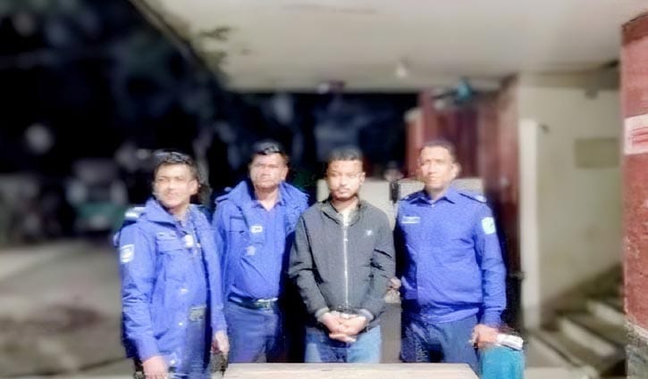 বোয়ালমারীতে পিস্তল ও গুলিসহ যুবদল নেতা আটক