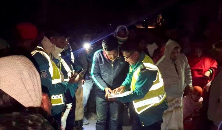 মাকে হত্যার পর রাস্তায় ফেলে যান ছেলে: পুলিশ