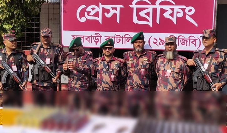 দিনাজপুর সীমান্তে বিদেশি অস্ত্র ও মাদক জব্দ