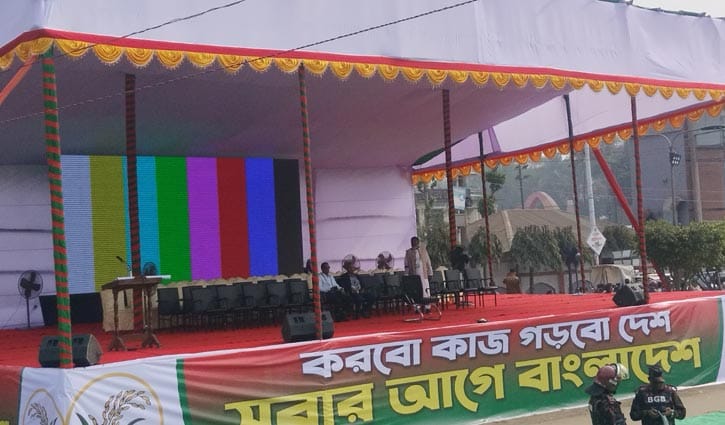 প্রস্তুত মঞ্চ, জড়ো হচ্ছেন বিএনপির নেতাকর্মীরা