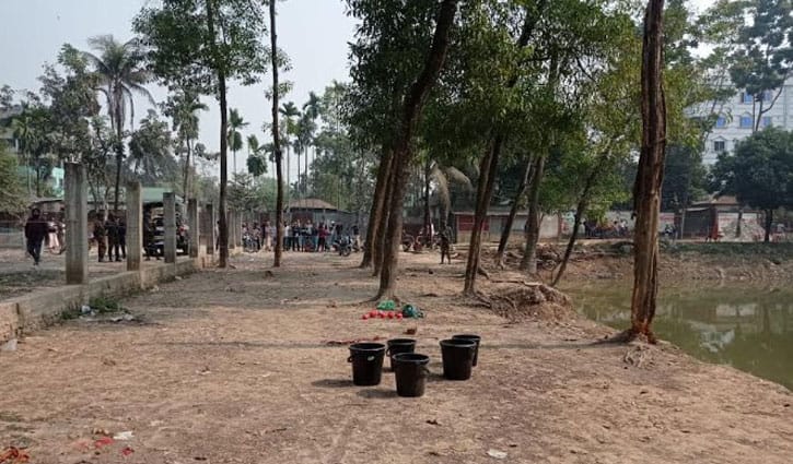 গাজীপুরে পুকুর থেকে ককটেলসদৃশ বস্তু উদ্ধার