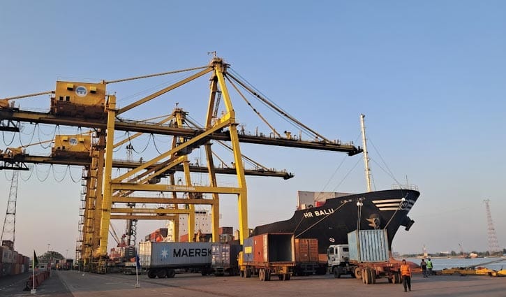 টানা কর্মবিরতিতে অচল চট্টগ্রাম বন্দর