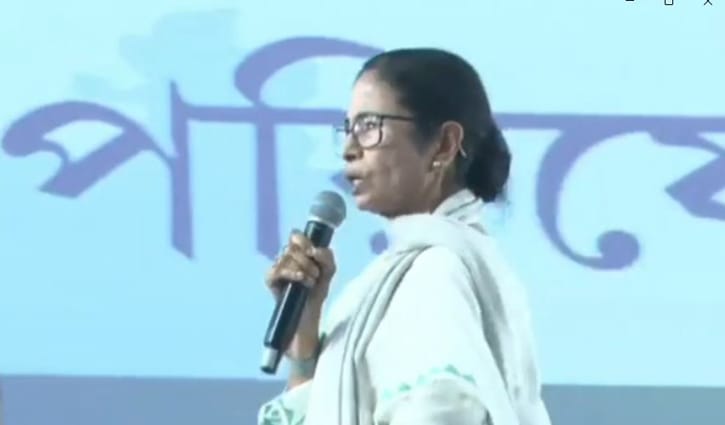 আঘাত করলে আমি টর্নেডো হয়ে যাই: মমতা