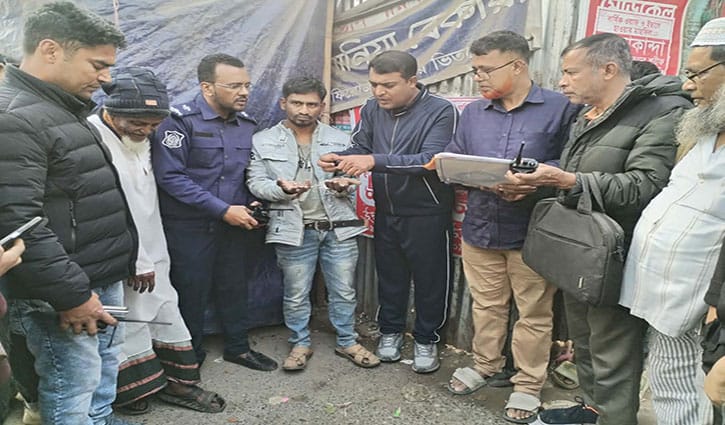 কুমিল্লায় চেকপোস্টে আটক যুবক, আইনজীবীর বাসায় মিলল বিদেশি পিস্তল