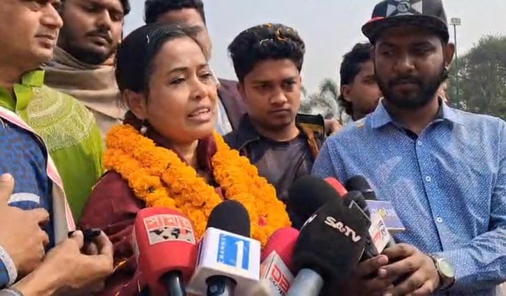 স্মৃতিসৌধে ফুল দিয়ে প্রচার শুরু এনসিপি প্রার্থীর