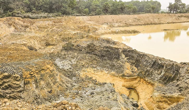 গাজীপুরে গভীর খননে উধাও কৃষিজমি, সংরক্ষিত বনাঞ্চল পড়ছে ঝুঁকিতে
