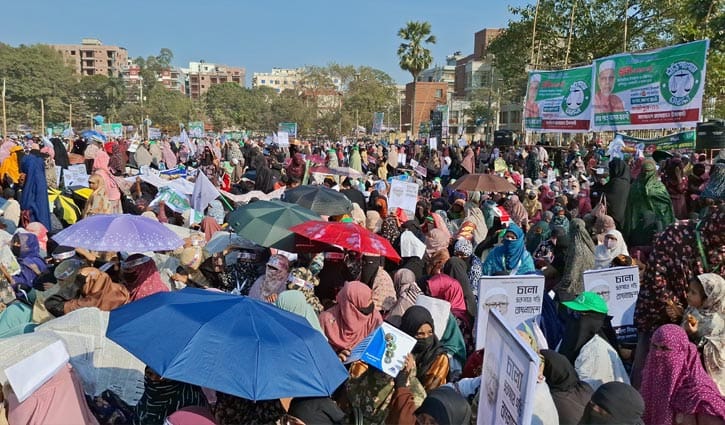 গাজীপুরে ১১ দলীয় জোটের জনসভায় নারী কর্মীদের ভিড়