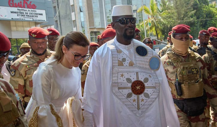 গিনির প্রেসিডেন্ট হিসেবে শপথ নিলেন সামরিক নেতা ডুম্বুয়া