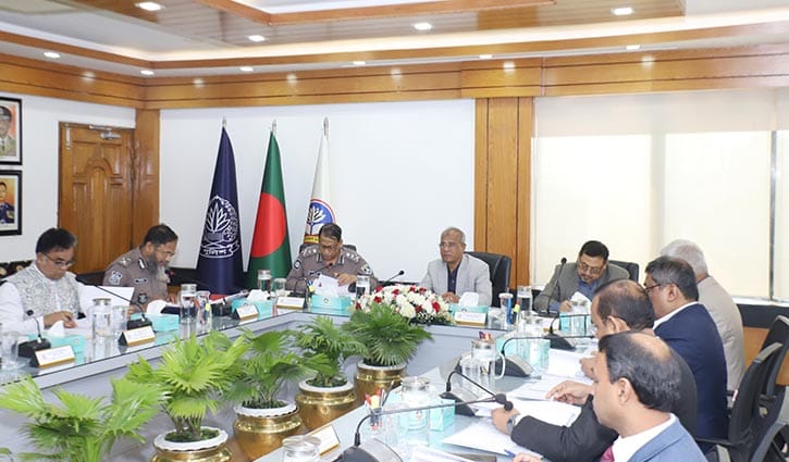 বেআইনি আদেশ ঊর্ধ্বতন কর্তৃপক্ষের হলেও মানা যাবে না: স্বরাষ্ট্র উপদেষ্টা