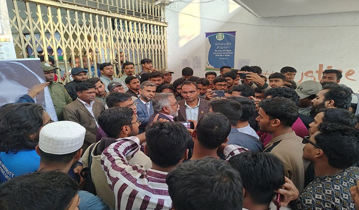 ইবিতে নিয়োগ বোর্ড স্থগিত, প্রশাসন ভবনে তালা