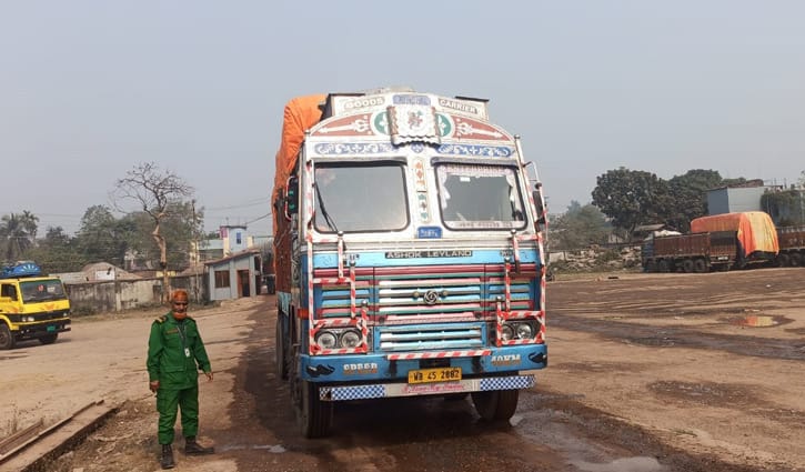 হিলি স্থলবন্দরে পণ্য আমদানি-রপ্তানি শুরু 