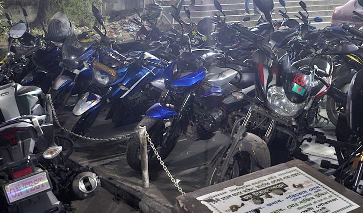 ফেনীতে ৭৫টি মোটরসাইকেল ও সিএনজি জব্দ