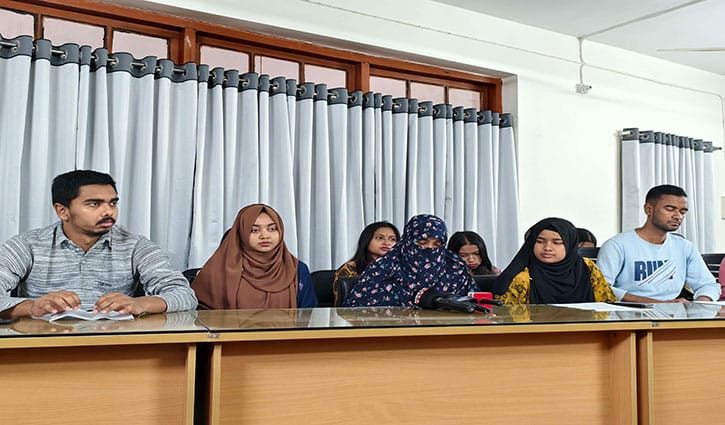 শিক্ষার্থীদের মানসিক স্বাস্থ্য সচেতনতায় রাকসুর উদ্যোগ