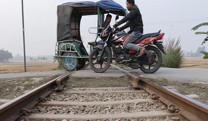 নীলফামারীর অরক্ষিত লেভেল ক্রসিংয়ে এক বছরে নিহত ১৪