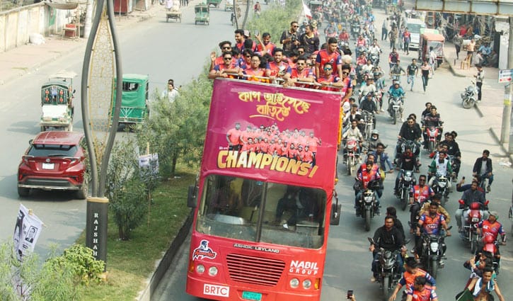 রাজশাহীতে ওয়ারিয়র্সের ভিক্টরি প্যারেড