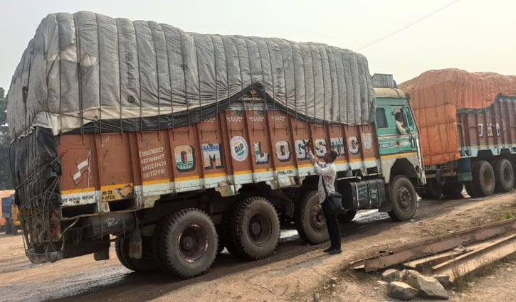 ৫২ দিন পর হিলি বন্দরে চাল আমদানি শুরু