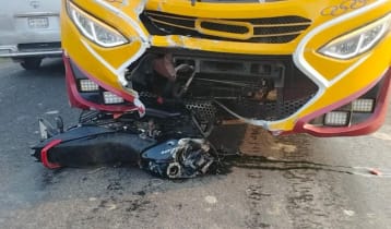 বাস ও মোটরসাইকেলের মুখোমুখি সংঘর্ষে মৎস্য ব্যবসায়ী নিহত