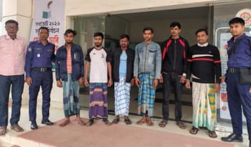 আ.লীগ নেতাকে ধরতে গিয়ে পুলিশের ওপর হামলা, গ্রেপ্তার ৬