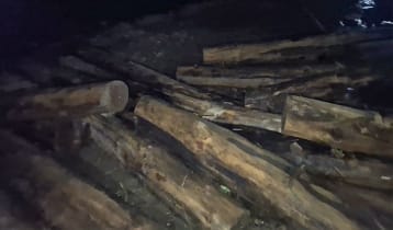 চবিতে পাচার হওয়া ২ লক্ষাধিক টাকার কাঠ জব্দ