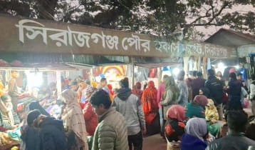 সিরাজগঞ্জে জমজমাট গরম কাপড়ের বাজার