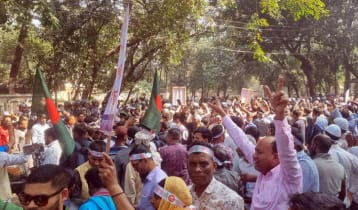 ৯ম পে-স্কেলের দাবি: সরকারি কর্মচারীদের ‘যমুনা’ ঘেরাও