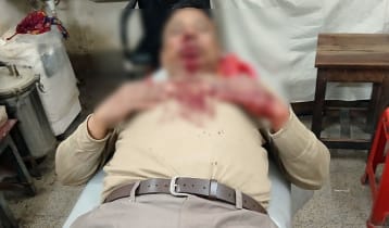 দাওয়াত না পেয়ে অবসরপ্রাপ্ত সেনা সদস্যকে কুপিয়ে জখম